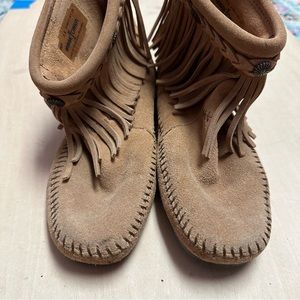 Minnetonka Tan Fringe Moccasin